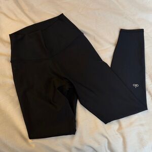 LIKE NEW ALO Yoga airlift Leggings